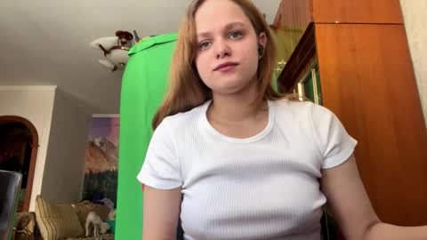 Snapshot of linettehnatow chatting on 02.04.26 Eva online show from 02.04.26