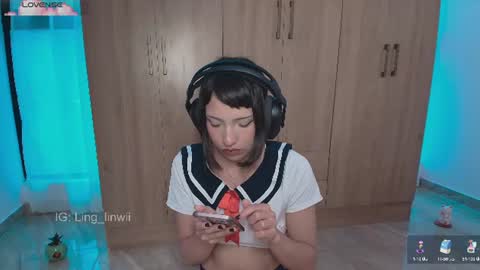 Snapshot of ling_meow chatting on 06.18.26 Ling online show from 06.18.26