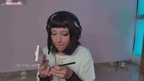 Snapshot of ling_meow chatting on 07.16.26 Ling online show from 07.16.26