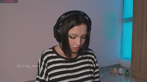 Snapshot of ling_meow chatting on 07.22.26 Ling online show from 07.22.26