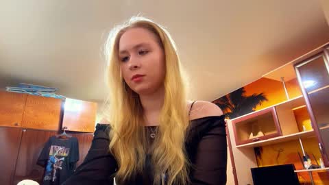 Snapshot of linncrisafi chatting on 02.15.26 Rose online show from 02.15.26