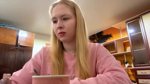 Snapshot of linncrisafi chatting on 02.16.26 Rose online show from 02.16.26