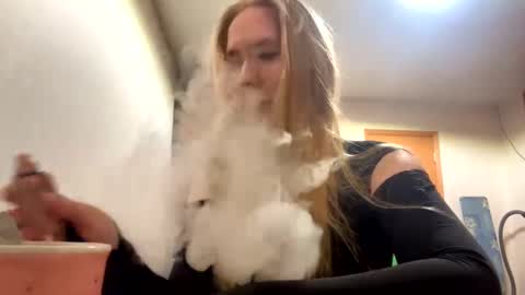 Snapshot of linncrisafi chatting on 02.22.26 Rose online show from 02.22.26