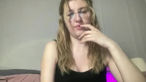 Snapshot of linoreya chatting on 05.31.26 linoreya online show from 05.31.26