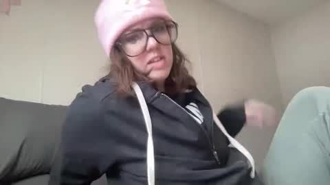 Snapshot of linusloves chatting on 02.01.26 linusloves online show from 02.01.26