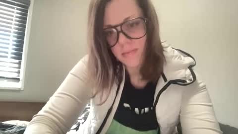 Snapshot of linusloves chatting on 02.02.26 linusloves online show from 02.02.26