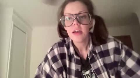 Snapshot of linusloves chatting on 04.01.26 linusloves online show from 04.01.26