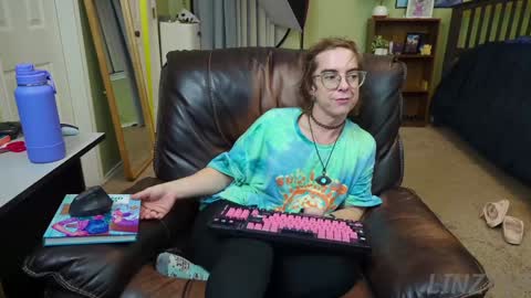 Snapshot of linzy19 chatting on 12.25.24 Linzy19 online show from 12.25.24