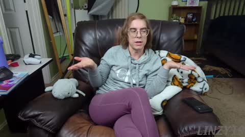 Snapshot of linzy19 chatting on 12.26.24 Linzy19 online show from 12.26.24