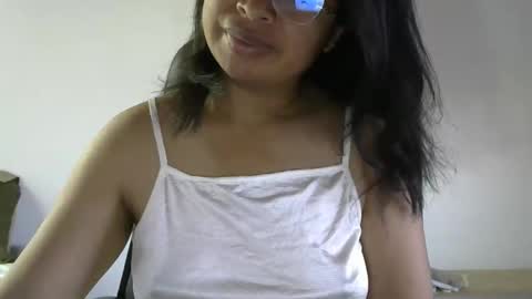 Snapshot of liora_selene chatting on 04.27.26 liora online show from 04.27.26