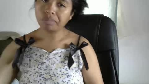 Snapshot of liora_selene chatting on 05.10.26 liora online show from 05.10.26