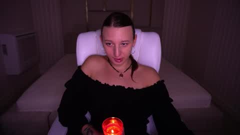 Lia online show from 11.26.25