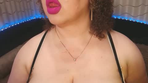 Snapshot of lipsaddiction chatting on 04.29.26 LIpsAddiction online show from 04.29.26