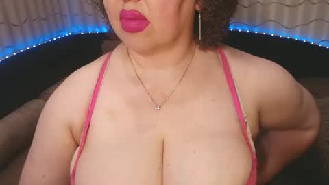 Snapshot of lipsaddiction chatting on 05.19.26 LIpsAddiction online show from 05.19.26
