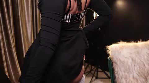 Snapshot of lireesa chatting on 01.13.25 Lire online show from 01.13.25