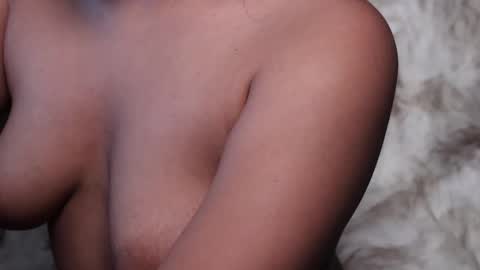 Snapshot of lireesa chatting on 01.21.25 Lire online show from 01.21.25