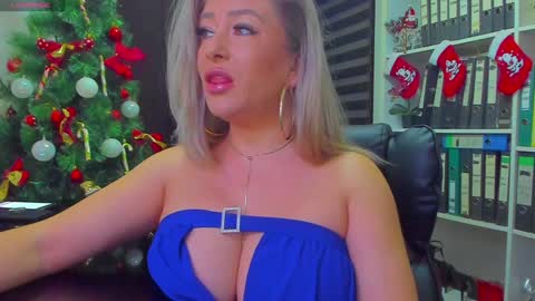 Snapshot of lisa2018 chatting on 12.11.24 lisa online show from 12.11.24