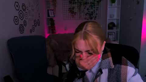 Snapshot of lisa_dark_ chatting on 05.12.26 Lisa online show from 05.12.26