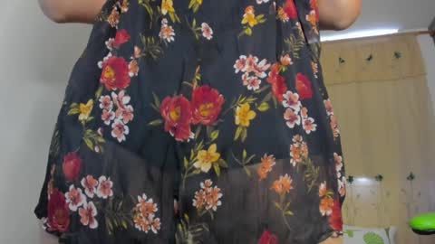 Snapshot of lisa_gerrard_ chatting on 01.05.25 Lisa  online show from 01.05.25