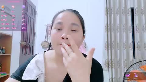 lisa_hanw online show from 05.10.26