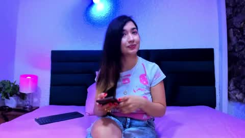 lisa white  online show from 04.07.26