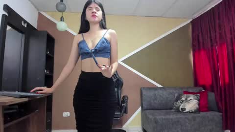 Lisa Gray Independent Model online show from 11.13.25