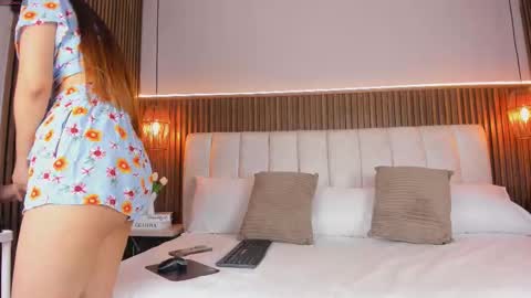 Snapshot of lisalain chatting on 03.18.26 lisa online show from 03.18.26