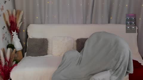 Snapshot of lisamooore chatting on 12.11.24 Lisa Moore online show from 12.11.24