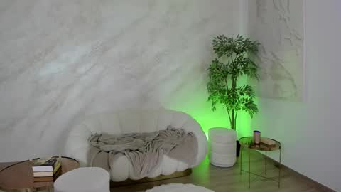 Snapshot of lissababe11 chatting on 11.17.25 Alexa online show from 11.17.25