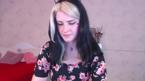 Snapshot of lissalucy chatting on 02.15.26 Alice Dont forget to thumbs up its very important online show from 02.15.26