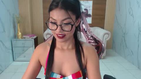 Snapshot of lissandra_s chatting on 09.19.25 lissandra_s online show from 09.19.25