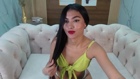 Snapshot of lissandra_s chatting on 10.02.25 lissandra_s online show from 10.02.25