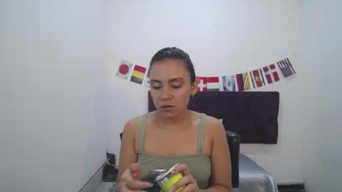Snapshot of little18doll chatting on 07.17.26 little18doll online show from 07.17.26