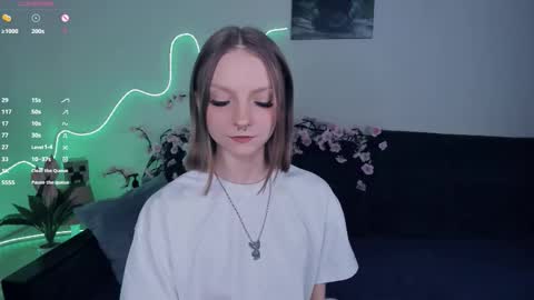 Snapshot of little__caprice chatting on 11.11.25 Bella online show from 11.11.25