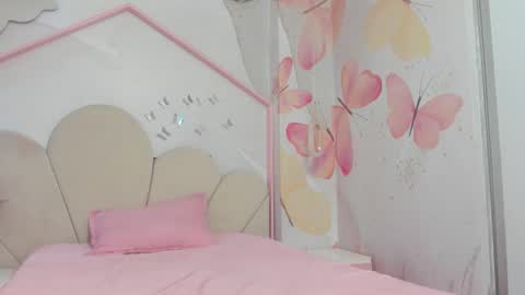 little__doll18 online show from 12.22.25