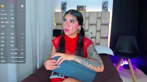 Sophie ---- connected from 1400 to 2100 Colombia time online show from 11.04.25