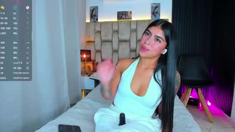 Snapshot of little__sophie18 chatting on 04.19.26 Sophie ---- connected from 1400 to 2100 Colombia time online show from 04.19.26