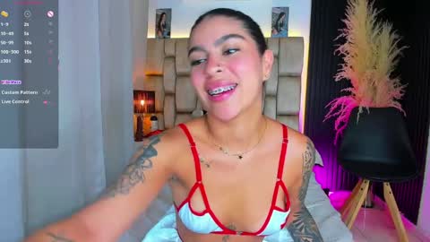 Snapshot of little__sophie18 chatting on 04.27.26 Sophie ---- connected from 1400 to 2100 Colombia time online show from 04.27.26