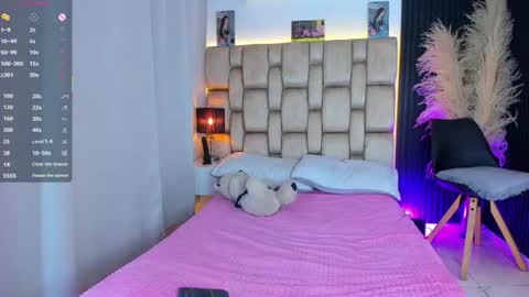 Snapshot of little__sophie18 chatting on 06.18.26 Sophie ---- connected from 1400 to 2100 Colombia time online show from 06.18.26