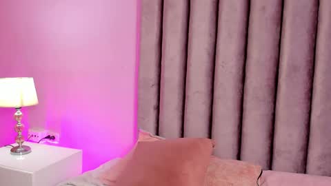 Snapshot of little_angelica18 chatting on 12.03.25 angelica online show from 12.03.25