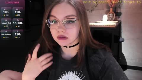 Snapshot of little_bambii_ chatting on 01.04.25 Eva online show from 01.04.25