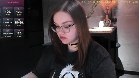 Snapshot of little_bambii_ chatting on 01.04.25 Eva online show from 01.04.25