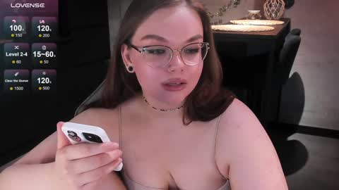 Snapshot of little_bambii_ chatting on 02.04.25 Eva online show from 02.04.25