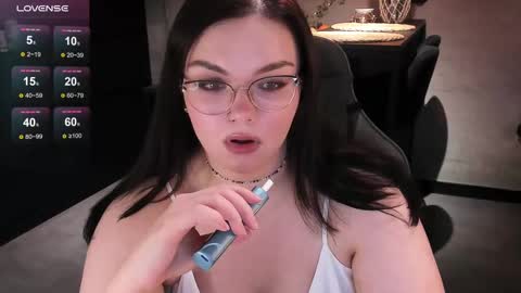 Snapshot of little_bambii_ chatting on 03.04.25 Eva online show from 03.04.25