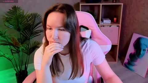 Snapshot of little_doll_meow chatting on 05.01.26 Alexandra online show from 05.01.26