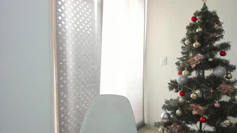 Snapshot of little_effy18_ chatting on 12.12.24 Little Effy online show from 12.12.24