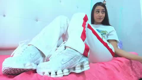 Snapshot of little_jenni chatting on 07.10.26 online show from 07.10.26