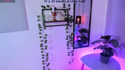 Snapshot of little_lili19 chatting on 04.30.26 Lili online show from 04.30.26