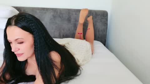 Snapshot of little_red_diamond chatting on 05.05.26 hey im anna online show from 05.05.26