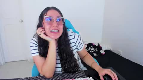 Snapshot of little_sparkles_0f_l0v3 chatting on 11.22.25 Laire online show from 11.22.25